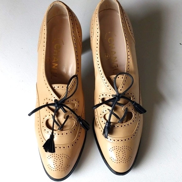 CHANEL Lace Up Booties High Heel Tan Càp Toe Size 38.5 - Picture 2 of 11